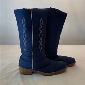 VINTAGE! 80s Quilted Winter Boots with Embroidered Detail, sz 9